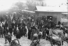 Сдача крестьянами хлеба по продразверстке на продовольственный склад. Декабрь 1920 г. Фотофонд ГАСО