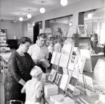 Горновой доменного цеха НТМК В.Бушин  в книжном магазине с женой и сыном. Нижний Тагил. Август 1966 г. 