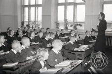 На уроке во втором классе средней школы №74 Свердловска. Сентябрь 1955 г. 