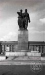 Памятник танкистам Уральского добровольческого танкового корпуса на Привокзальной площади в Свердловске, 1965 г. 