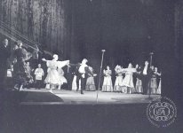 Танцевальная группа Уральского народного хора исполняет уральскую кадриль. 1967 г. 