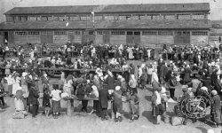Шарташский рынок в Свердловске. 1932 год.  