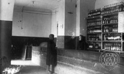 Магазин Уралоблпотребсоюза в Златоусте. 1931 год. 